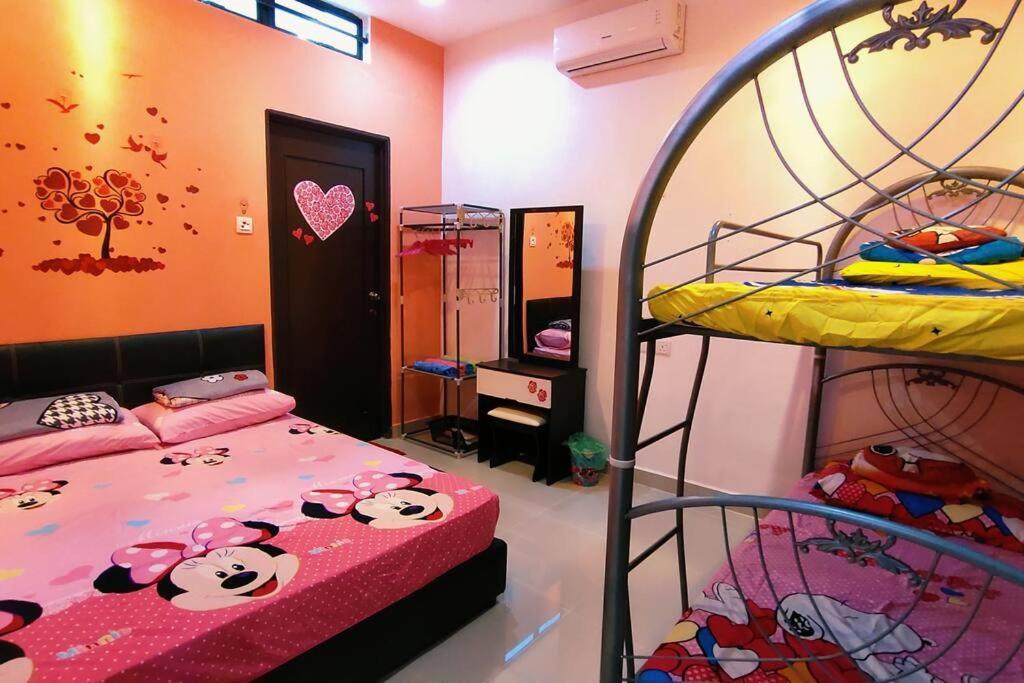 Villa 46 Jb Tmn Century 5room 18pax Near Ciq Ksl Mall *