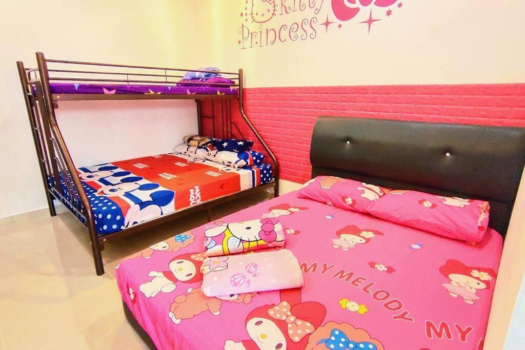 46 Jb Tmn Century 5room 18pax Near Ciq Ksl Mall Johor Bahru
