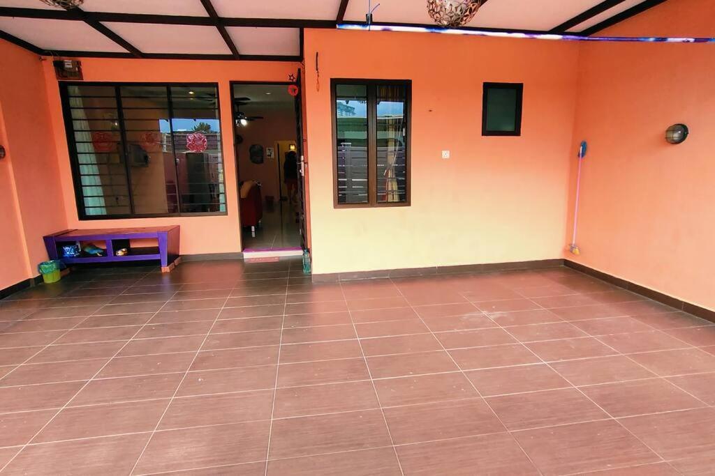 46 Jb Tmn Century 5room 18pax Near Ciq Ksl Mall Villa Johor Bahru