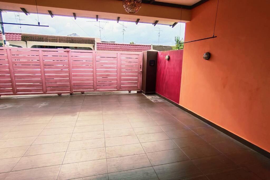 46 Jb Tmn Century 5room 18pax Near Ciq Ksl Mall *