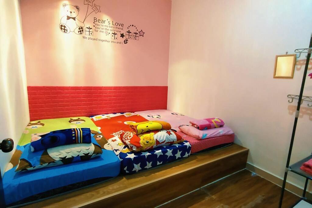 46 Jb Tmn Century 5room 18pax Near Ciq Ksl Mall * Johor Bahru